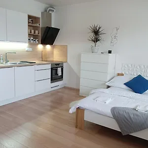 zkontrolujte dostupnost
